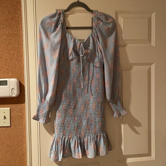 Beautiful Dress - Picture 5 of 6